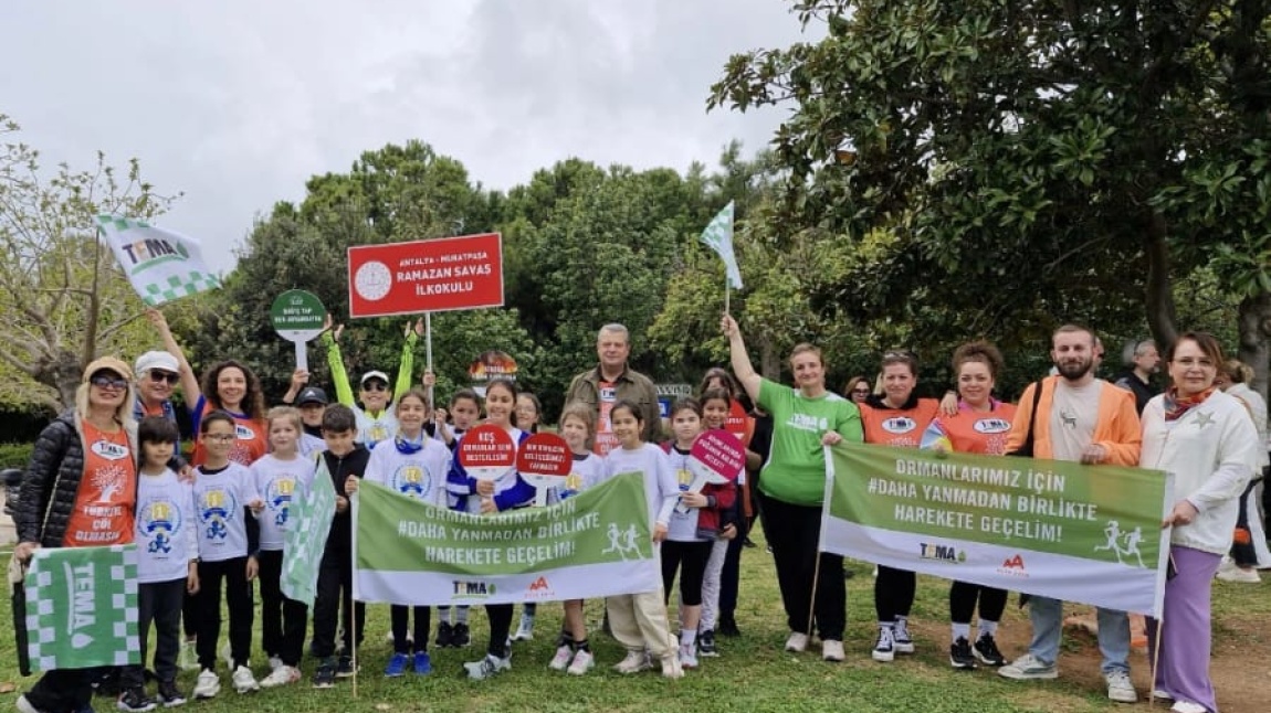 Okulumuz öğrencileri Minik Adımlar Runtalya Maratonu'nda Tema için koştu.